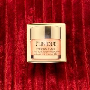 Clinique Moisture Surge